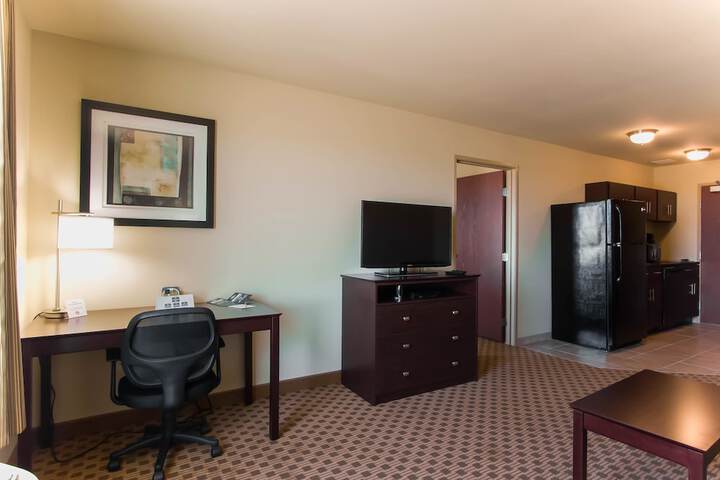 1 King Bed Suite (6 of 7)