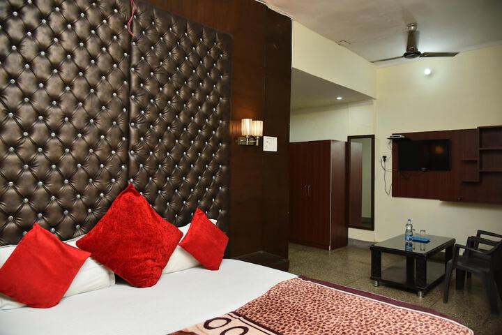Room 13 of 90