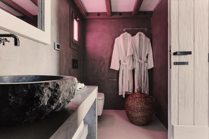 Room 52 of 83