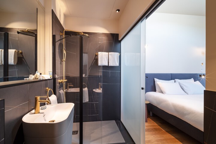 Room 40 of 46