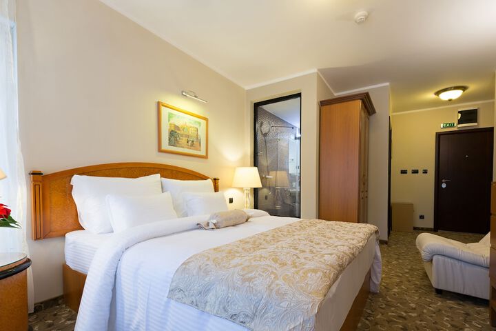 Room 13 of 63