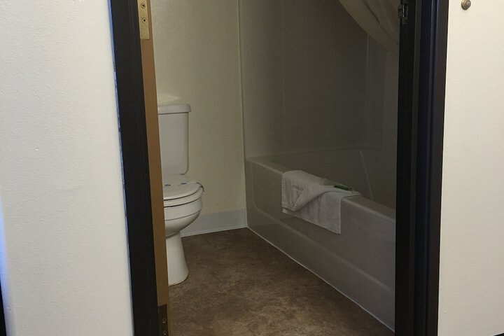 Room 5 of 11