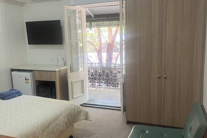 Room 2 of 6