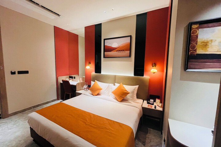 Room 12 of 46