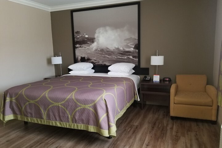 Room 8 of 24
