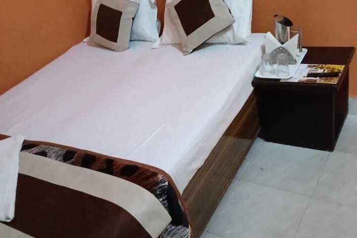 Room 9 of 27