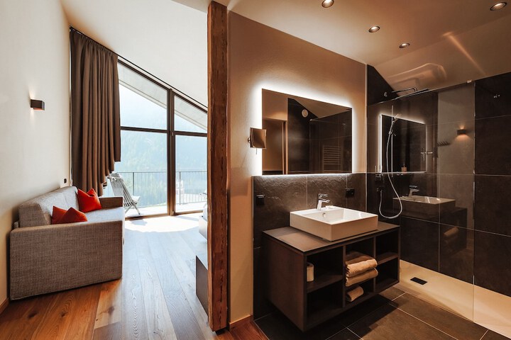 Room 9 of 44