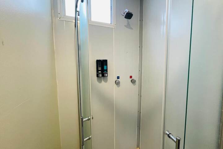 Room 73 of 98