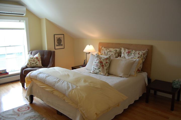 Room 2 of 43
