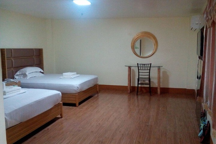 Room 5 of 18