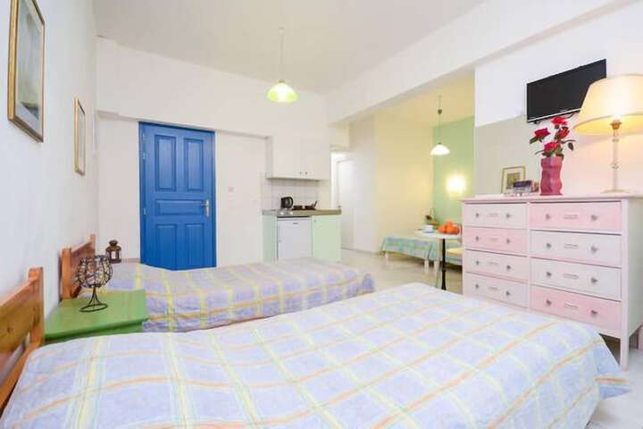 Room 9 of 32