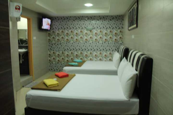 Room 12 of 32