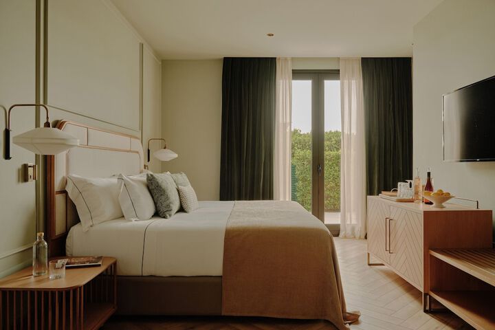Room 27 of 92