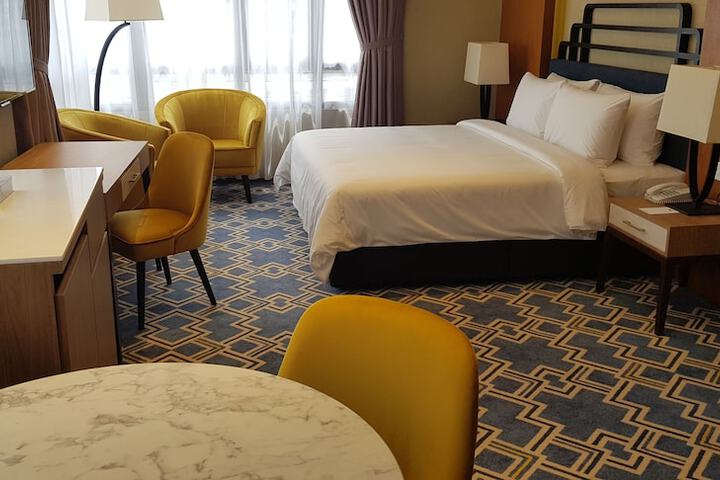Room 6 of 44