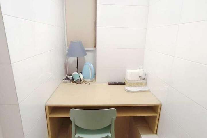 Room 12 of 69