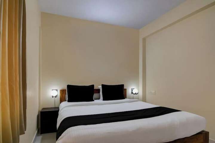 Room 4 of 8