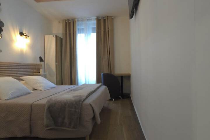 Room 13 of 33