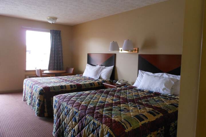 2 Queen Beds (10 of 10)