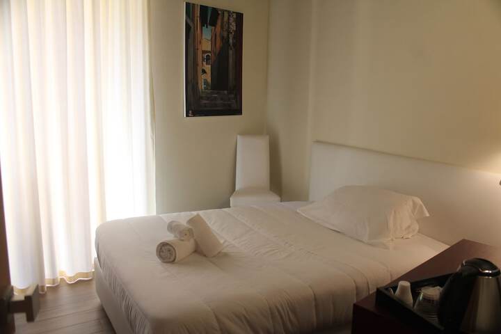 Room 8 of 48