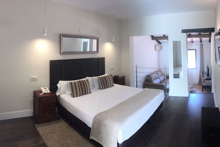 Room 33 of 131