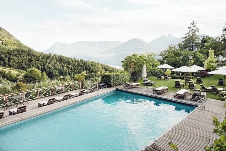 Pool 33 of 75