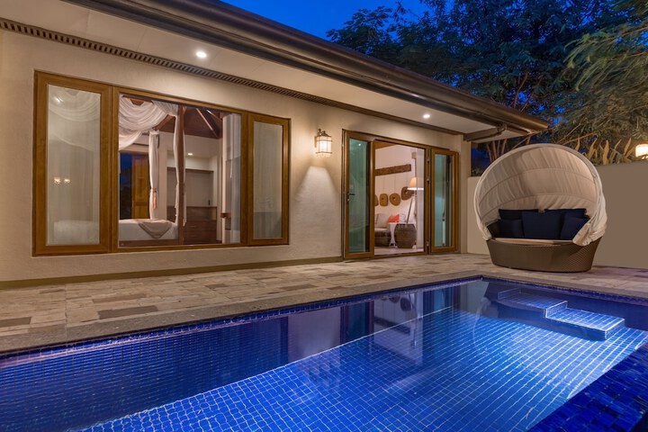 Pool Hotel