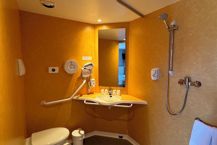 Room 14 of 48