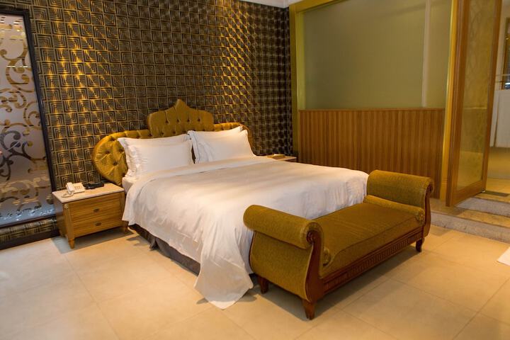 Room 16 of 62