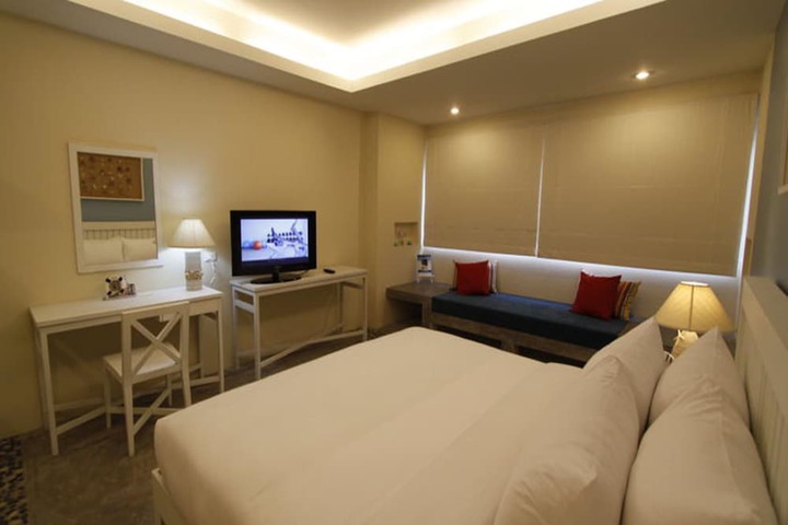 Room 8 of 74