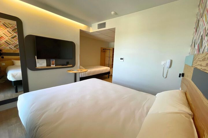Room 26 of 60