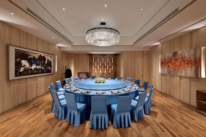 Ballroom/Hall 74 of 82