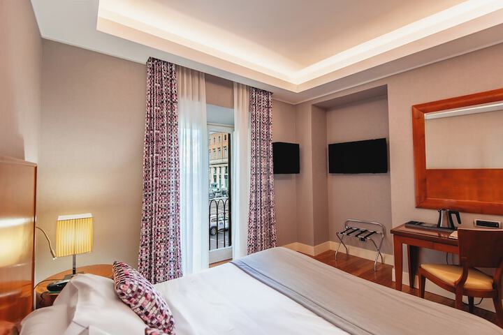 Room 52 of 157