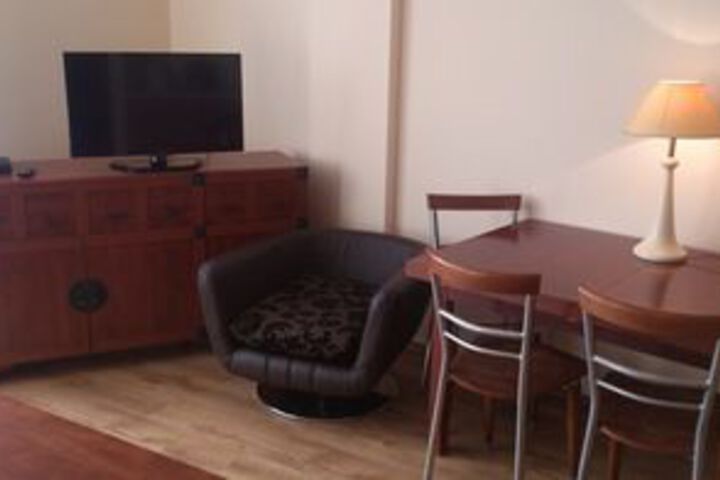 Room 8 of 18