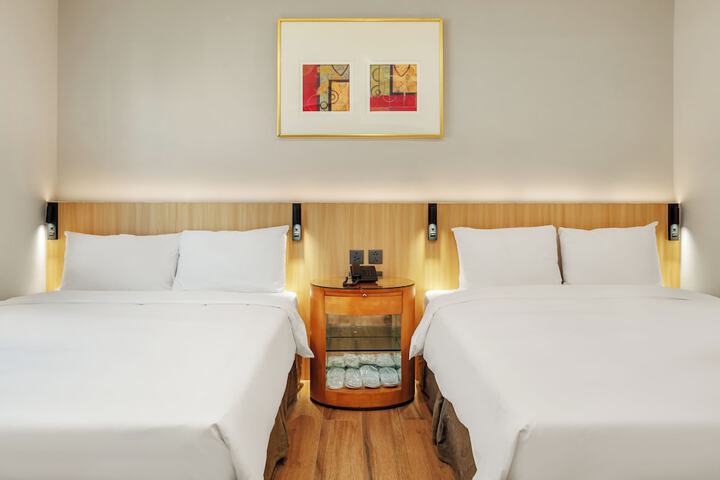 Room 4 of 69