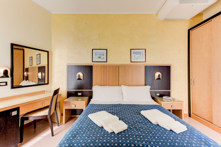 Room 21 of 76