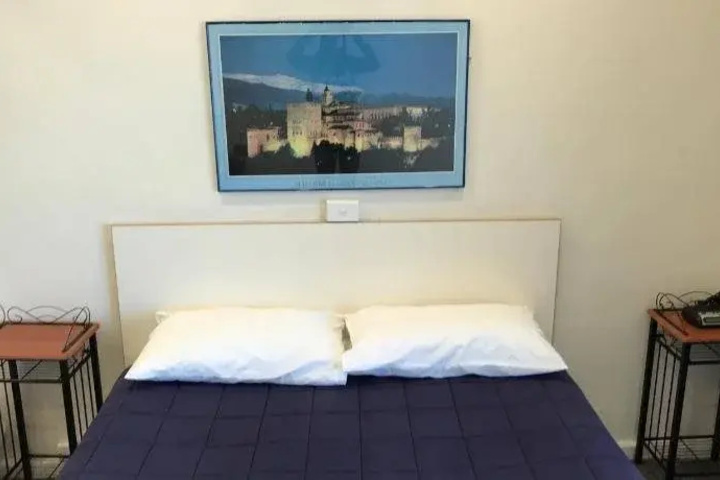 Room 4 of 13