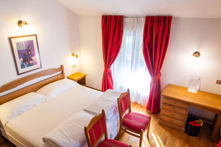 Room 16 of 48