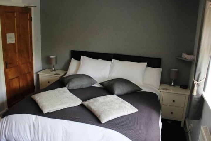 Room 4 of 15