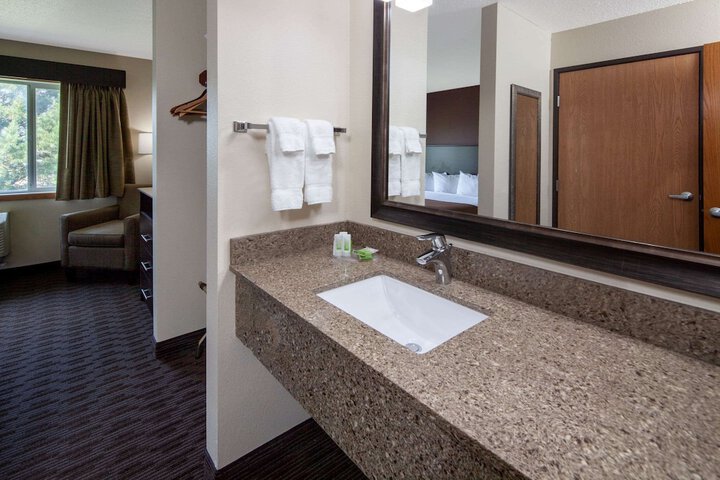 1 King Bed Second Floor No Elevator (12 of 13)
