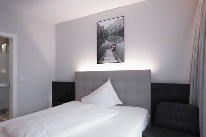 Room 28 of 70