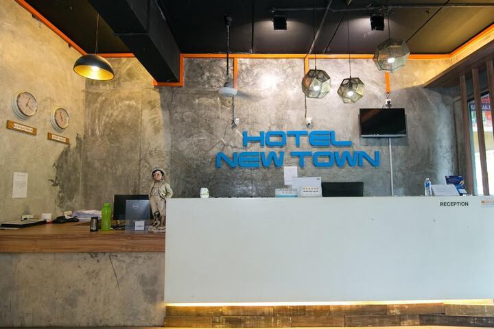 Entrance & Lobby