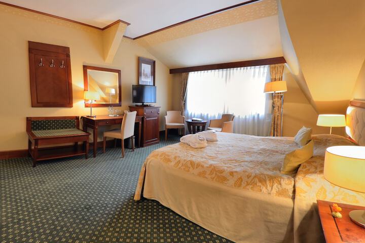 Room 5 of 38