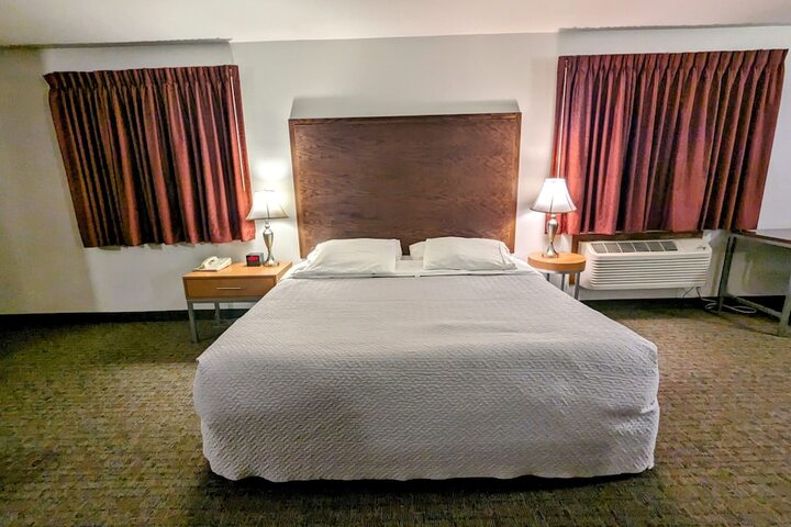 1 King Bed Suite (8 of 10)