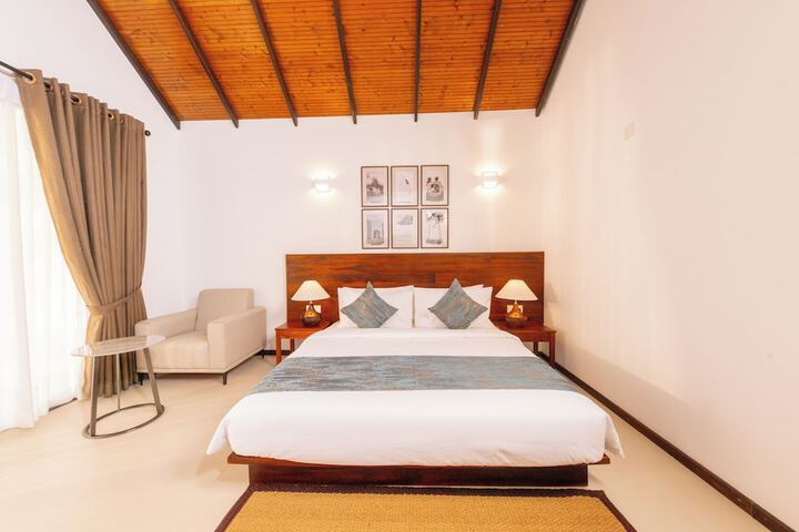 Room 4 of 20