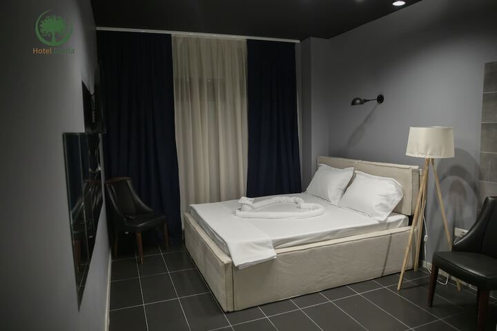 Room 12 of 80