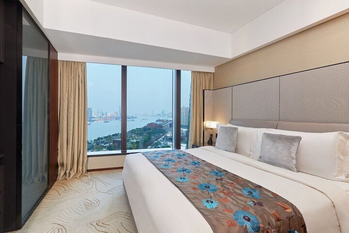 Room 32 of 102