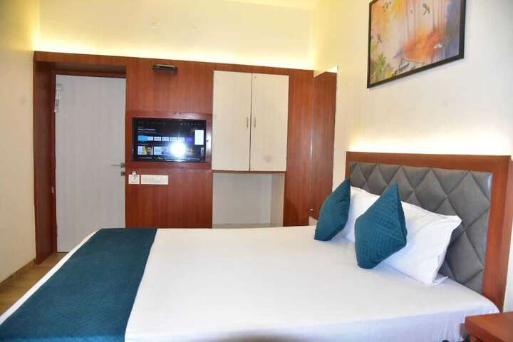 Room 5 of 19