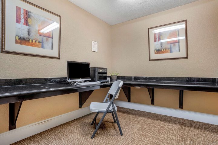 Business Center 48 of 61