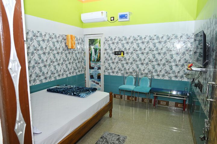 Room 13 of 22