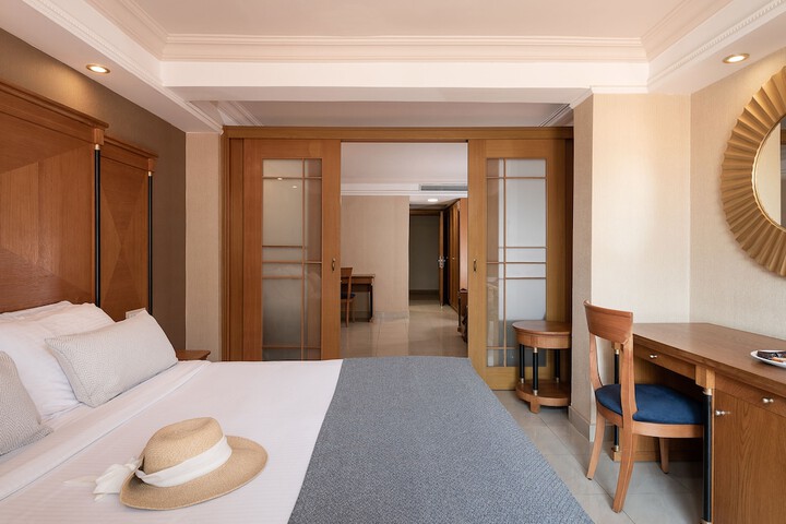 Room 26 of 166